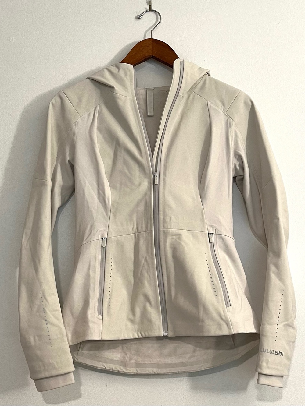 Lululemon Womens Cross Chill Performance Jacket in Bone - Picture 5 of 9